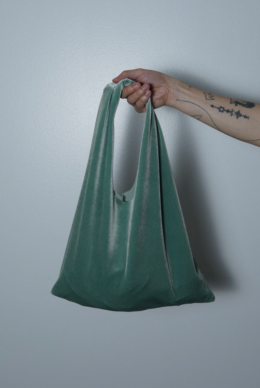 【SIMONE WILD】VELVET POUCH