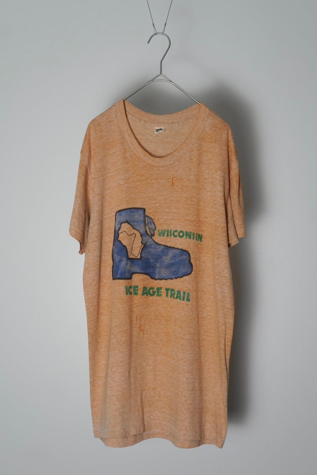 70s fade boots tee