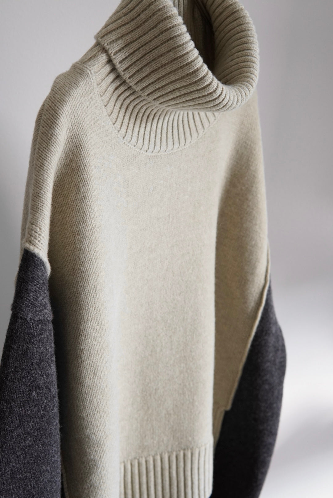 【INSCRIRE】Layered Turtle Sweater
