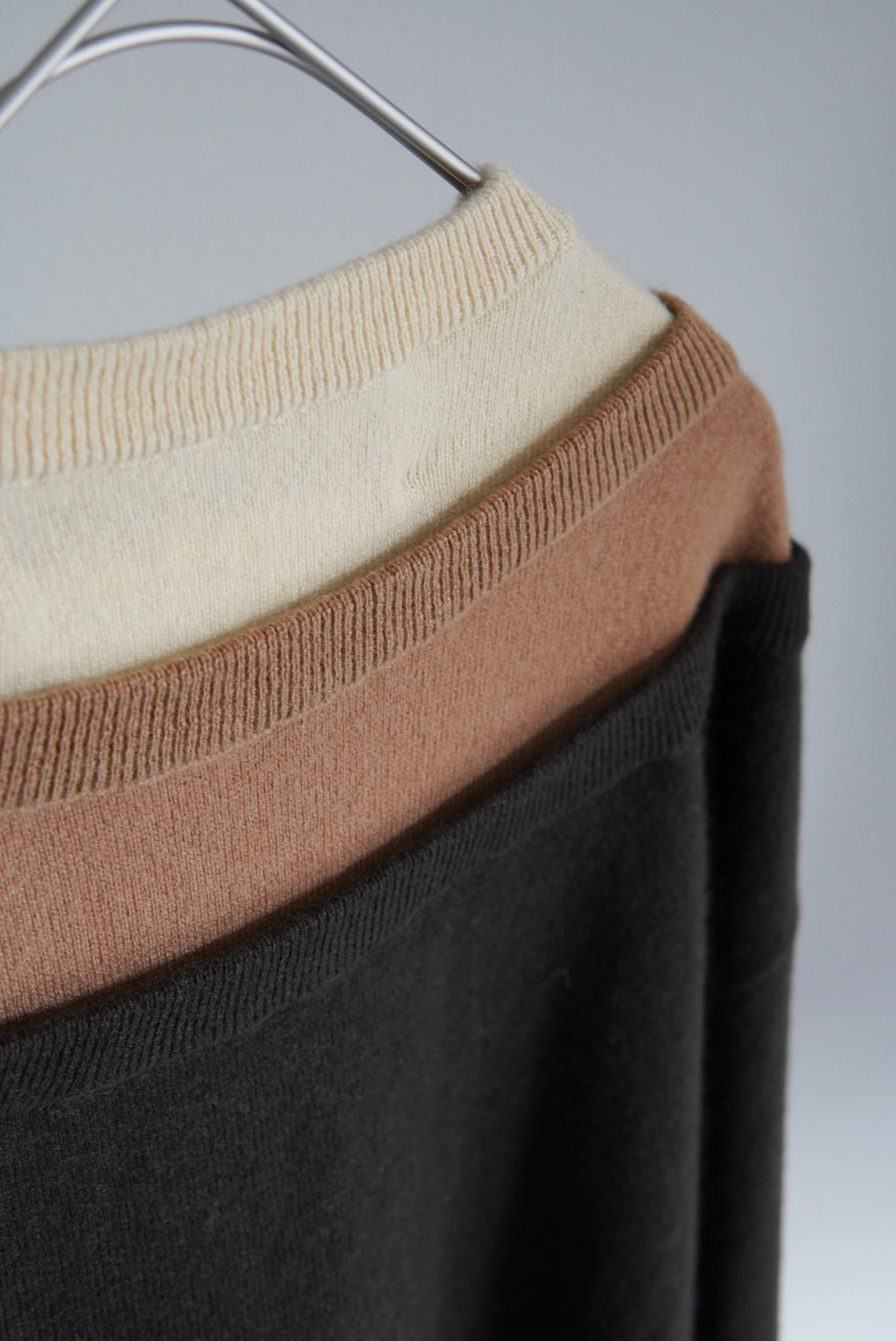 【INSCRIRE】Layered V-Neck Sweater