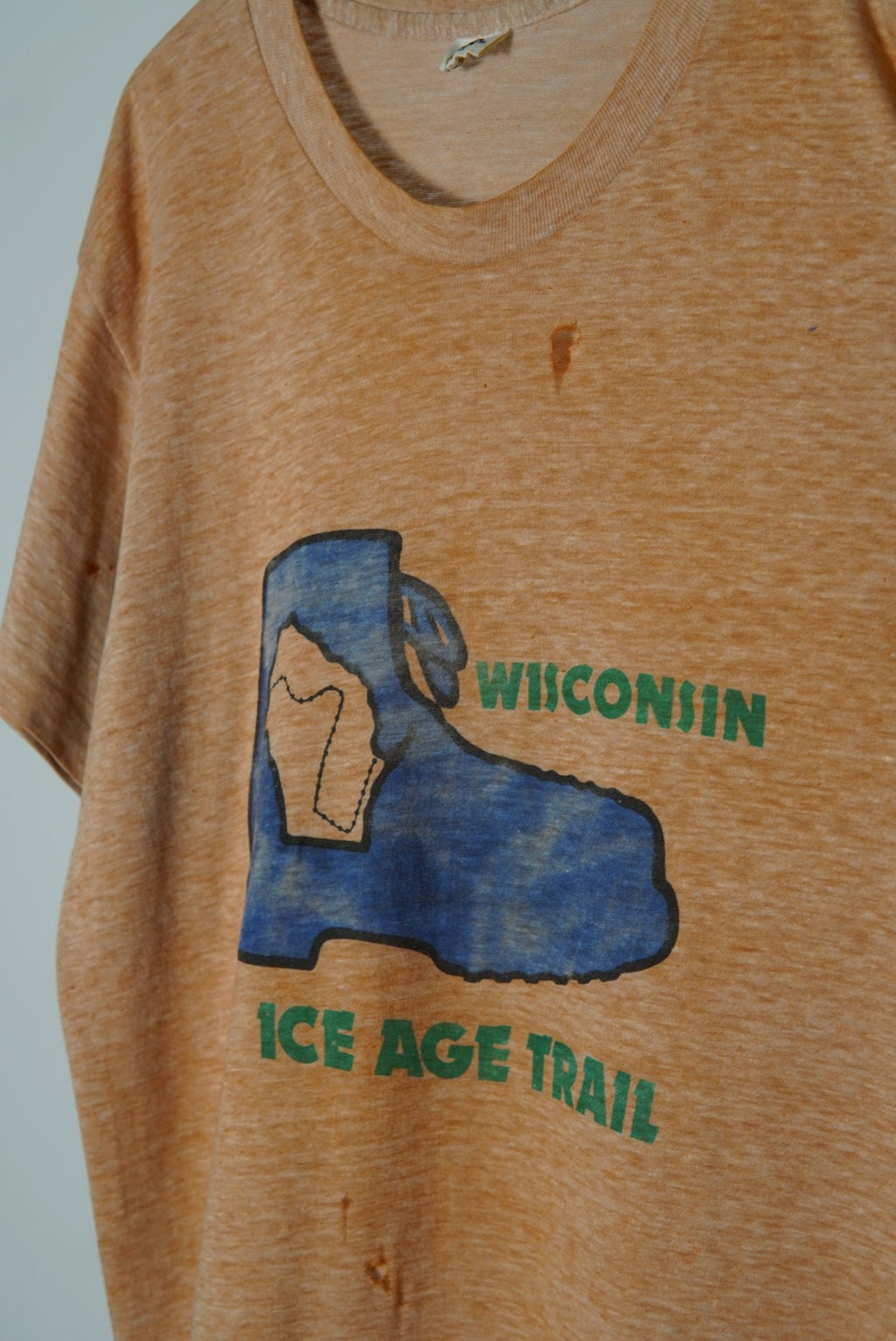 70s fade boots tee